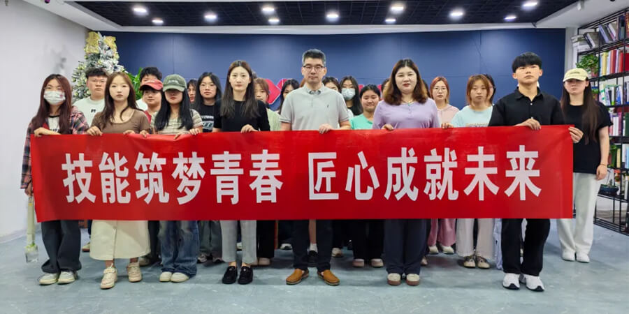 河南應(yīng)用技術(shù)職業(yè)學(xué)院商學(xué)院師生訪問(wèn)易賽諾