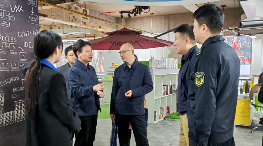公司負(fù)責(zé)人的熱情接待并詳細(xì)講解易賽諾廣告業(yè)務(wù)